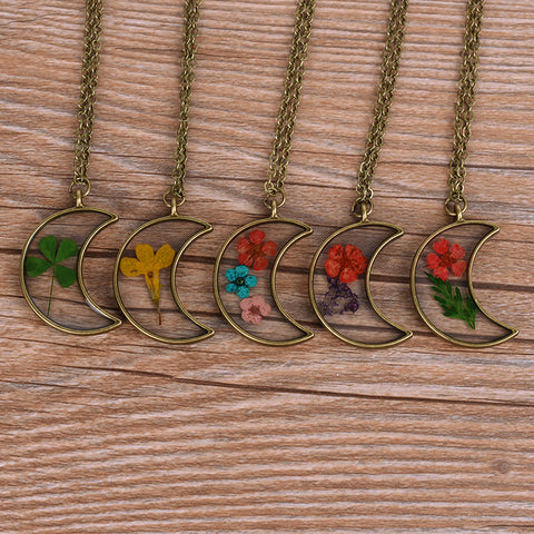 Moon Shaped Flower Necklace