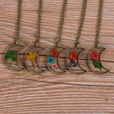 Moon Shaped Flower Necklace