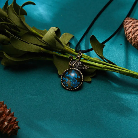 Swan Round Cameo - Necklace